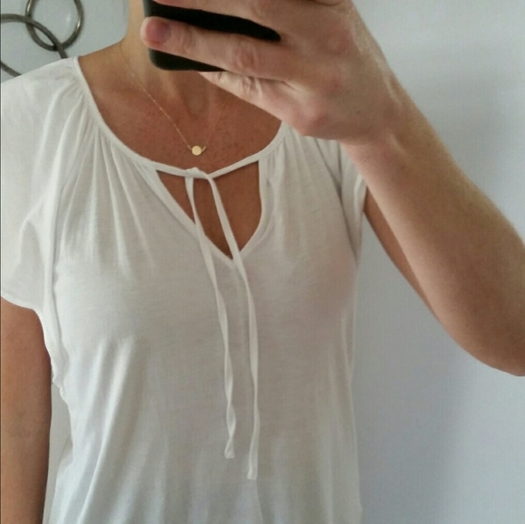 Gap white flutter sleeve top size XS - Picture 2 of 5